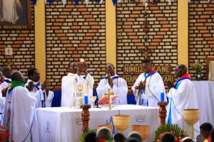 Rwanda_Pilgrimage of all Xaverians at Kibeho holy Mass