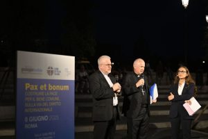 OneMinuteforPeace_Tochlight-Procession_Card Baggio, Mons. Giuliodori, E. Gitto