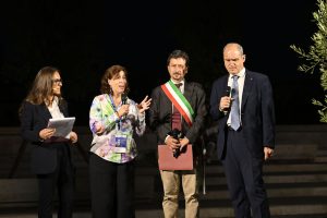 OneMinuteforPeace_Tochlight-Procession_Donation to the Municipality of Rome of 12 olive trees 2