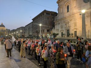 OneMinuteforPeace_Tochlight-Procession_candles